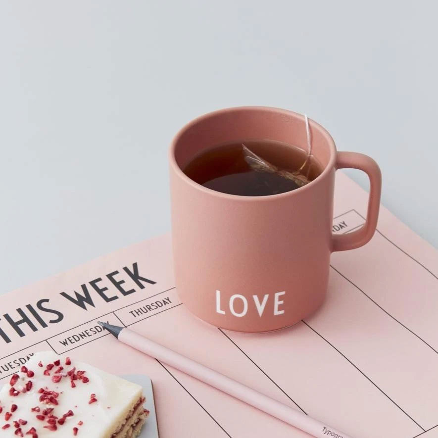 Design Letters Favourite Cup with handle SUNSHINE, Henkelbecher Porzellan, Farbe: Sonnengelb/Ocker Design Letters Favourite Cup with handle SUNSHINE, Henkelbecher Porzellan, Farbe: Sonnengelb/Ocker