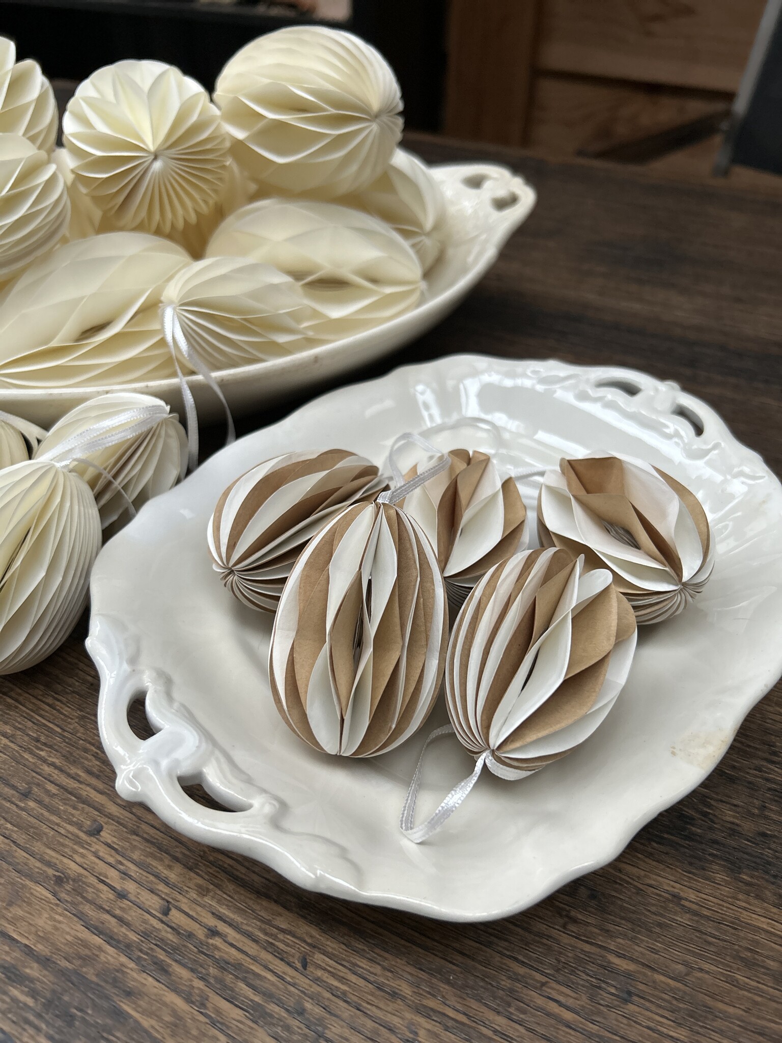 % Ei-Anhänger Papier WARMWEISSES KARAMELL, ca. 7 cm , pro Stück   