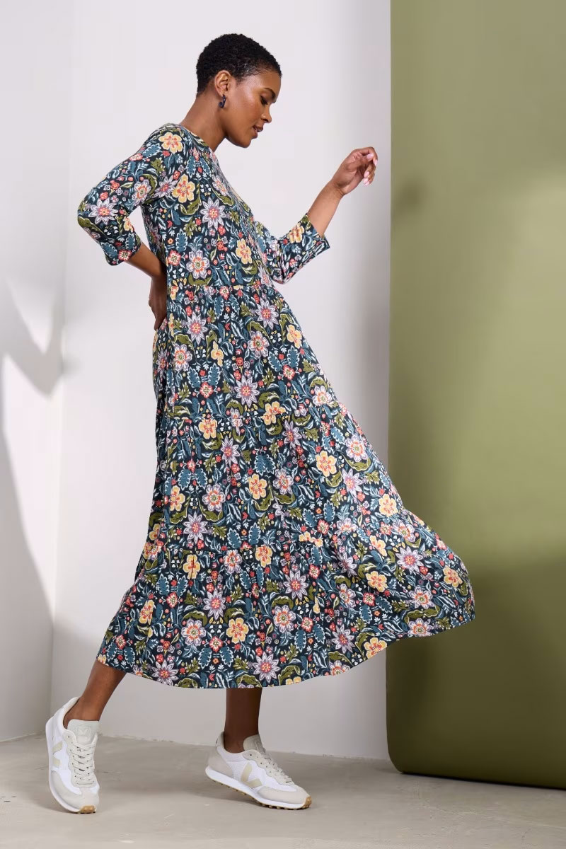 % SEASALT CORNWALL Kleid Line Strokes Tiered Jersey Dress (GOTS), Farbe: Rustic Floral Maritime % 