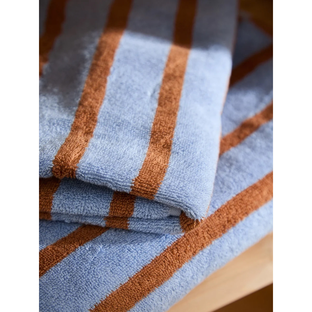 Badehandtuch mit blau mit braunen Streifen Saturno, ca. 30 x 50, Gästehandtuch 