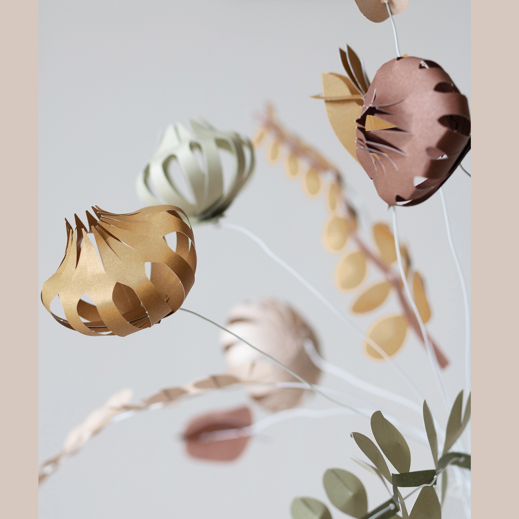 Jurianne Matter FIELD flowers – large , Bastelset , Papierblumen