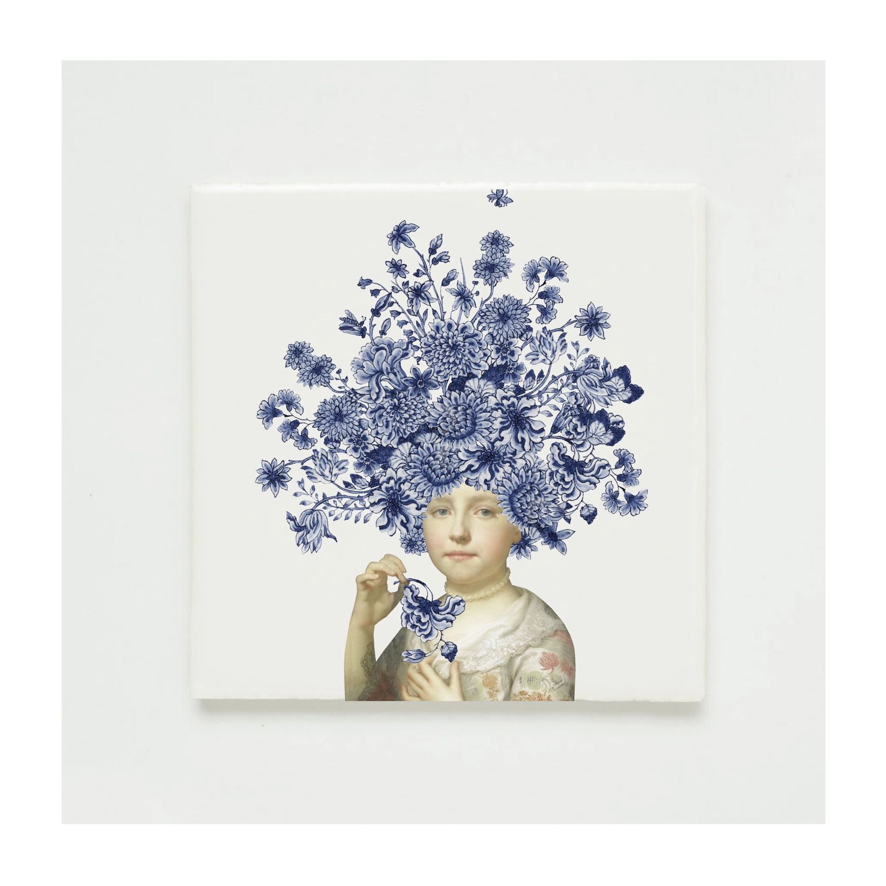 Wandfliese mit blauem Blumenkopf für Mädchen im Rijksmuseum von Lylies, ca.  13 x 13 cm, Kachel