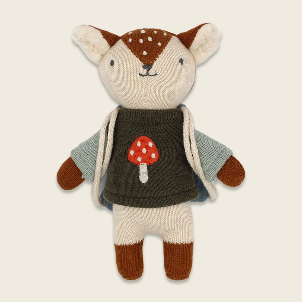 Reh mit Pilzpulli und Rucksack, ca. 12cm, Kuscheltier von Ava & Yves
