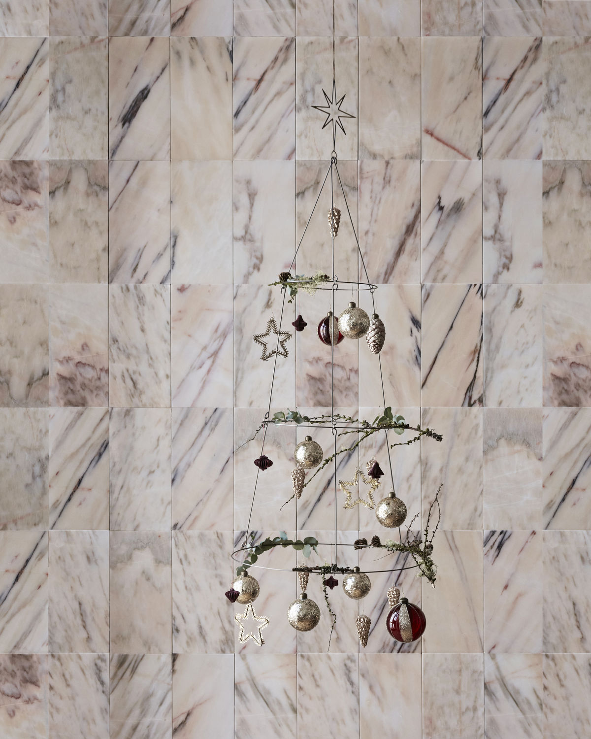 % House doctor XMAS Deko-Ring SHOW, Gunmetal-Grau, ca.50 x 105 cm  