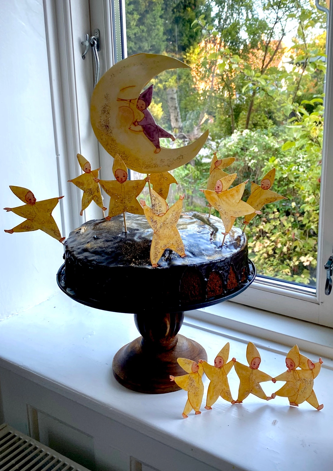 Tall Hat Tales Bastelset Nr. 9 "Tanzende Sternenkinder" aus Papier von Tall Hat Tales aus Dänemark
