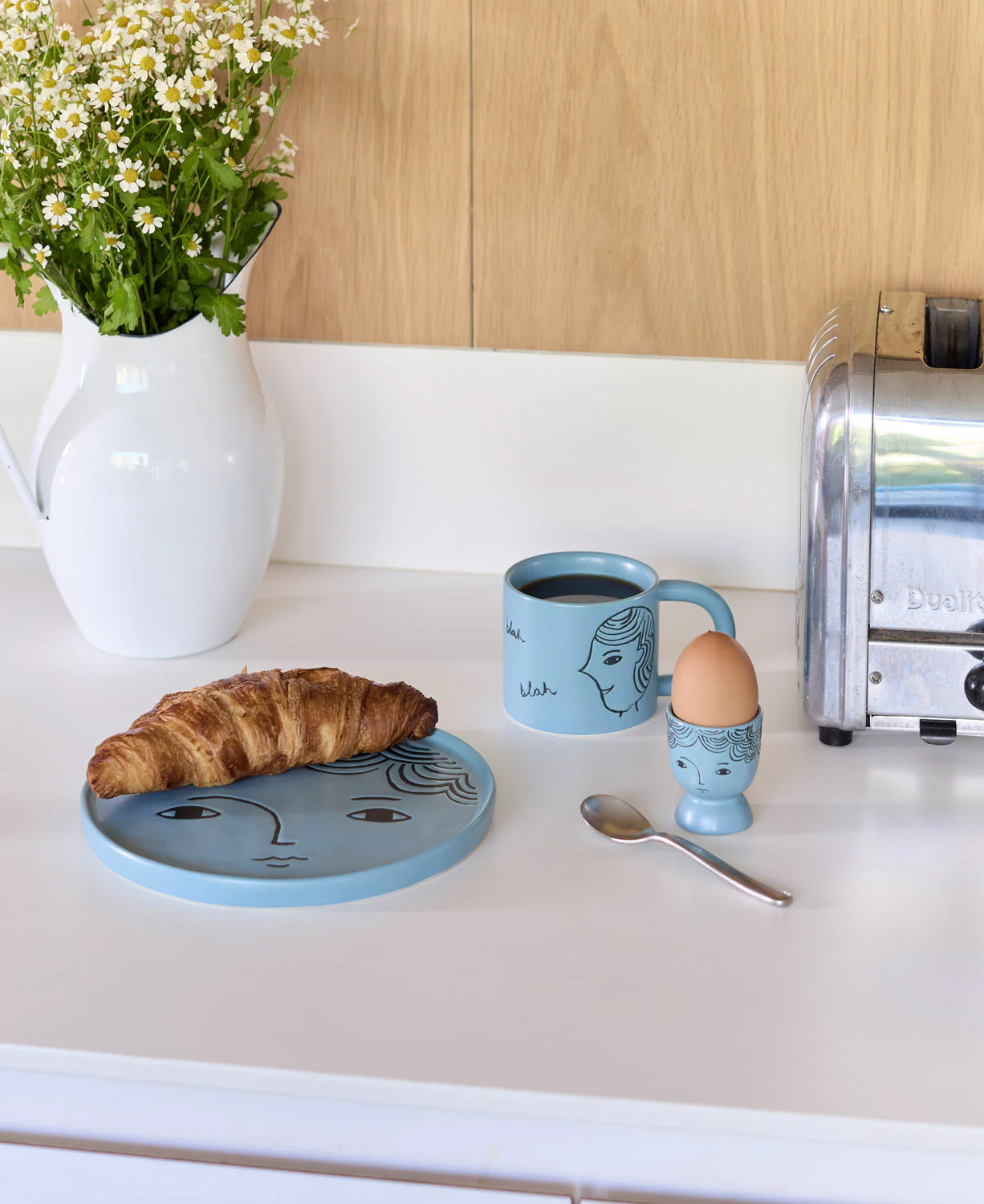 Donna Wilson Eierbecher Gesicht blau