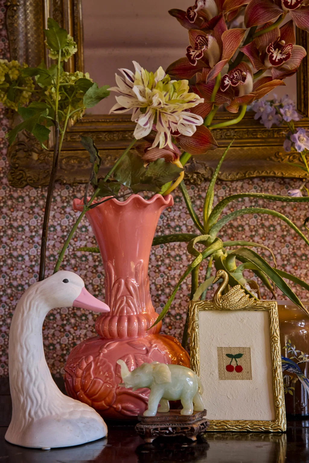 Rice Ceramic Swan Head Vase in White with Pink Beak