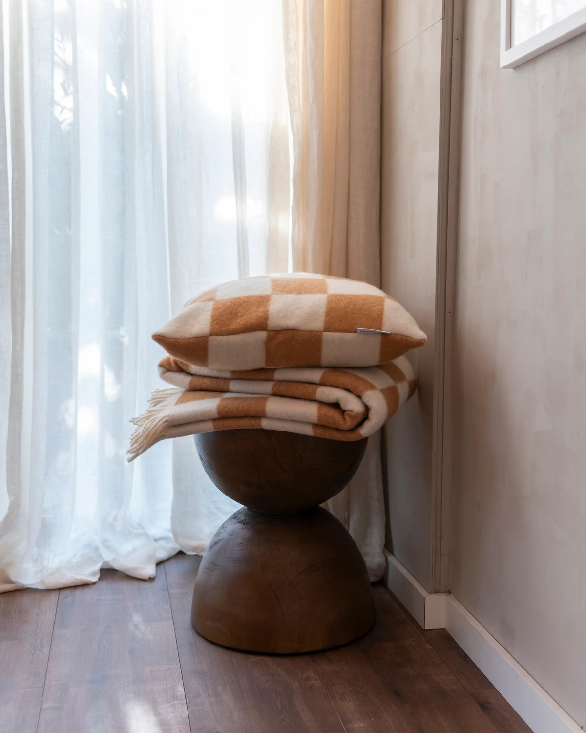 Checkerboard Kissenhülle Schachbrettmuster Terra-Weiß , ca. 50 x 50 cm, 100 % Wolle von Maison Deux  