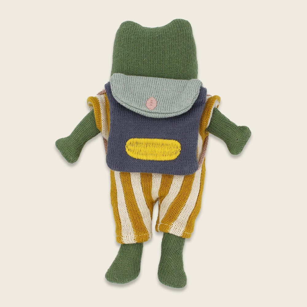 Frosch „Schulkind“ grün, mit Schulranzen und Anzug in gelb/creme Kuscheltier von Ava & Yves , ca. 20 cm