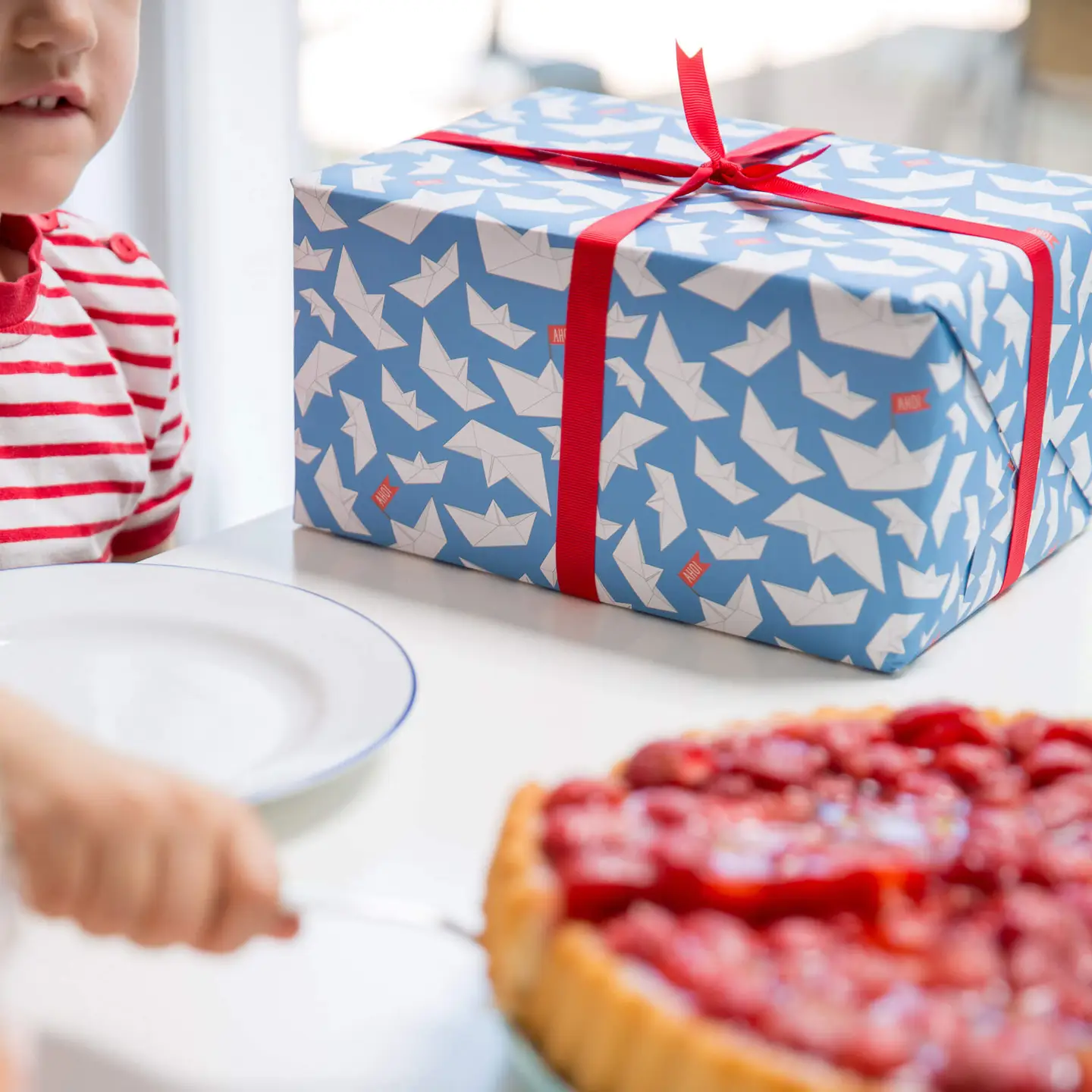 Geschenkpapier Faltboote blau, zweiseitiges Recyclingpapier ca. 67 x 48 cm , beidseitig bedruckt