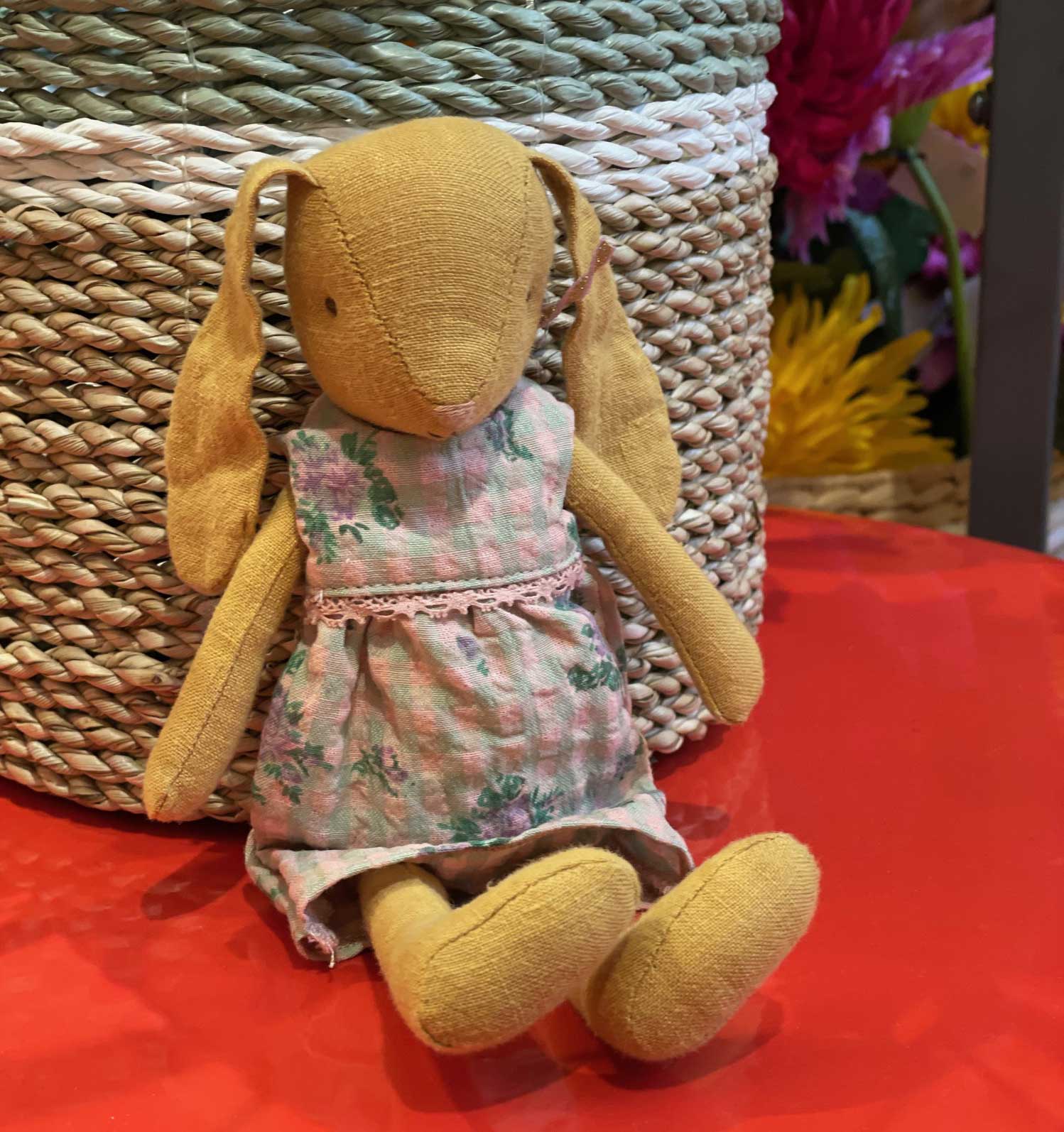Maileg Hasenmädchen Größe 2, Dusty Gelb mit Kleid 