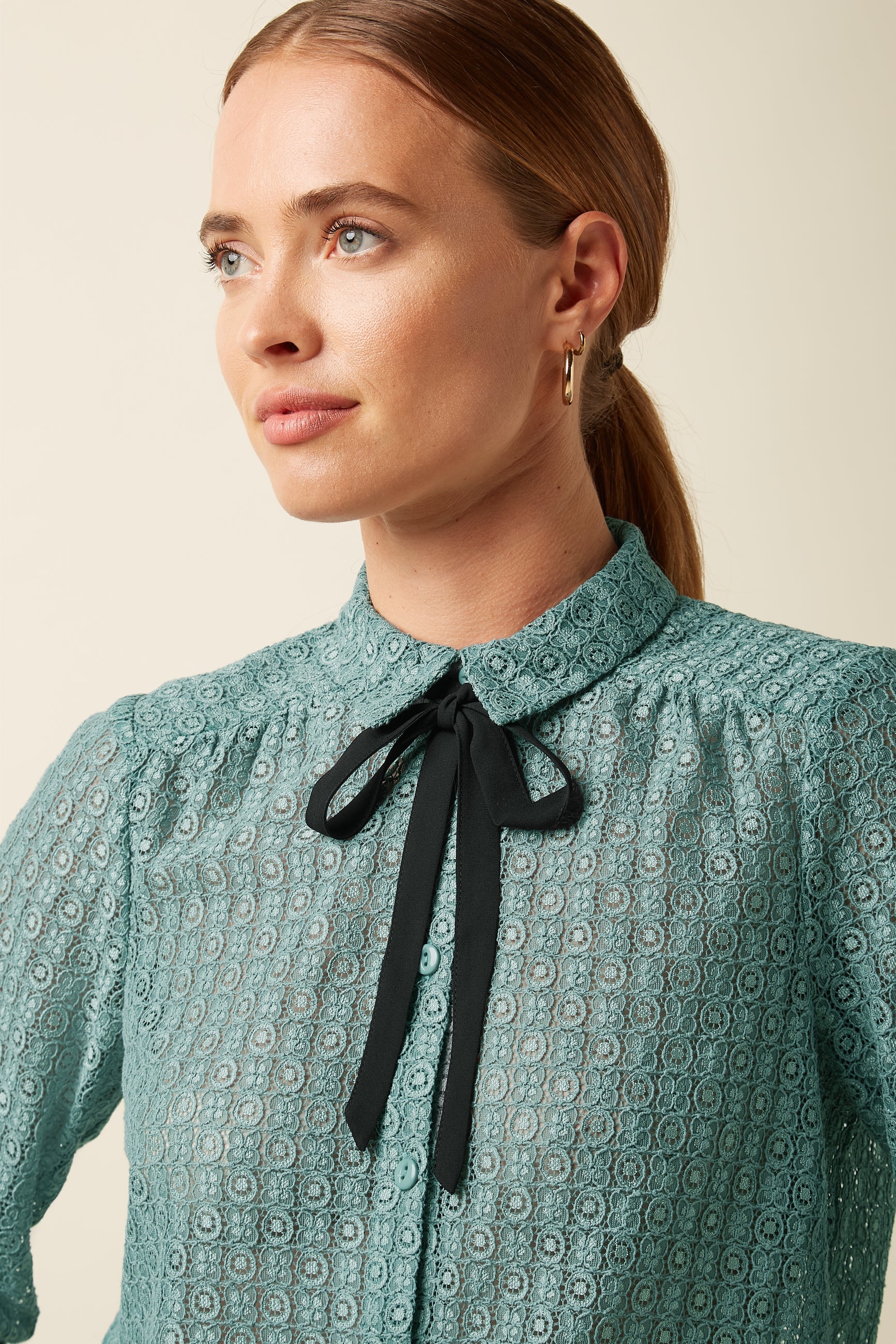 King Louie Elia Blouse Branco Lace, Farbe Silver Green - Branco Lace, Bluse