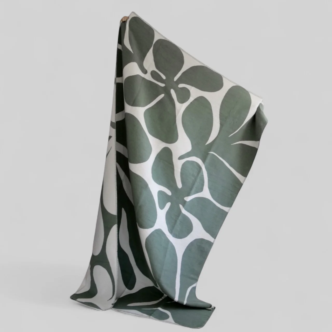 RIEMA Kuscheldecke XL BJÖRK aus recycelter Baumwolle - Übergröße 150x230 - grün