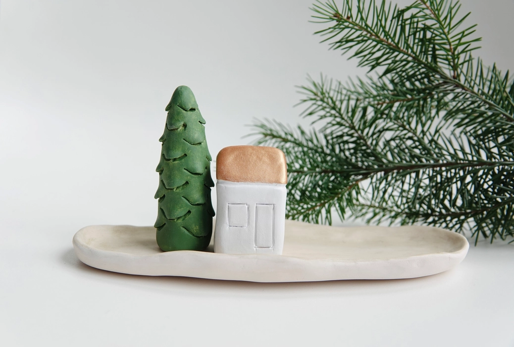 Weihnachtsgeschenkbox mit Haus, Baum und Kerze, Handgetöpfert aus Holland...zuckersüß!