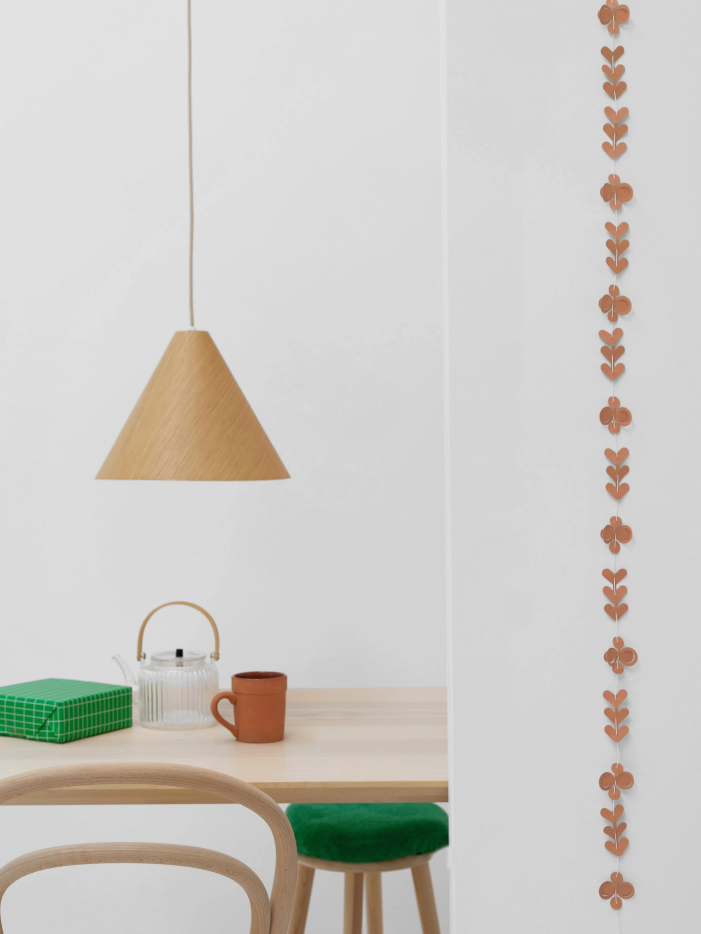 Jurianne Matter FOLK - Papierornamente in Terra- und Grün-Tönen , Bastelset