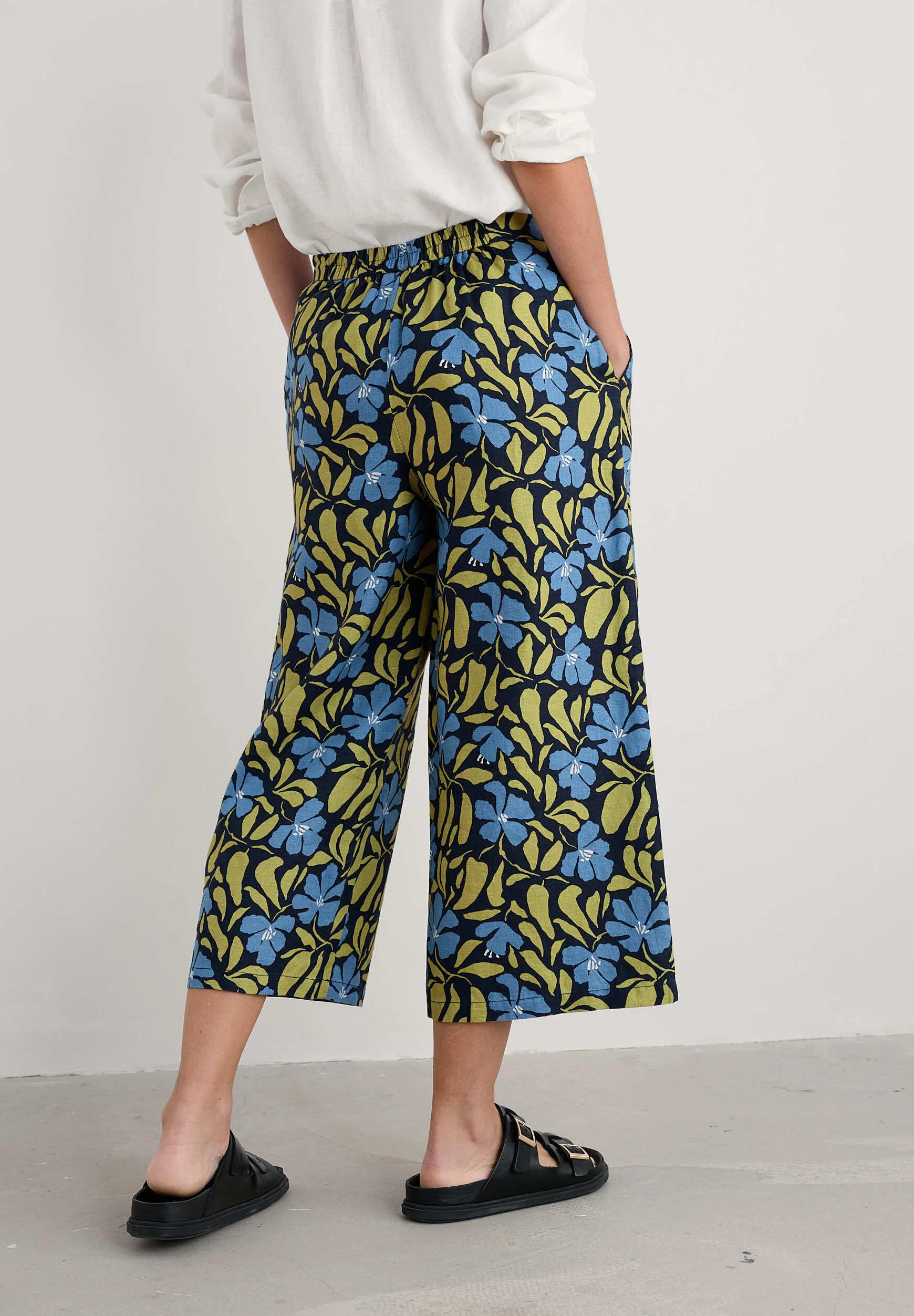 % SEASALT CORNWALL Leinenhose Peaceful Haven Culottes- Leafy Floral Maritime %