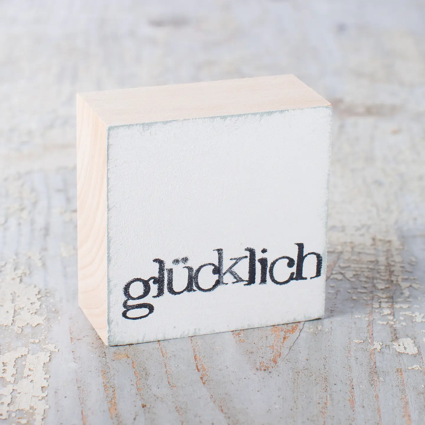 Textplatte "glücklich" weiß von iopla , 6 x 6 cm