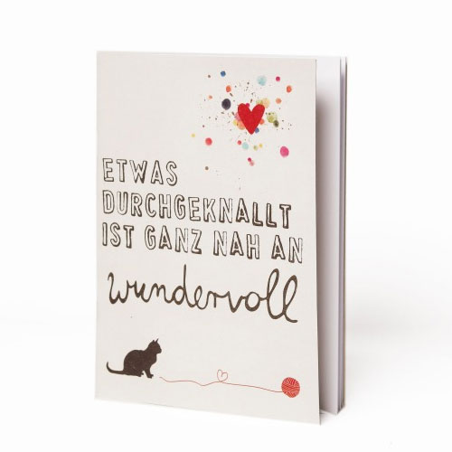 Good old friends Schreibheft "Etwas durchgeknallt ist..." von Good old friends, ca. 14,8 x 21 cm