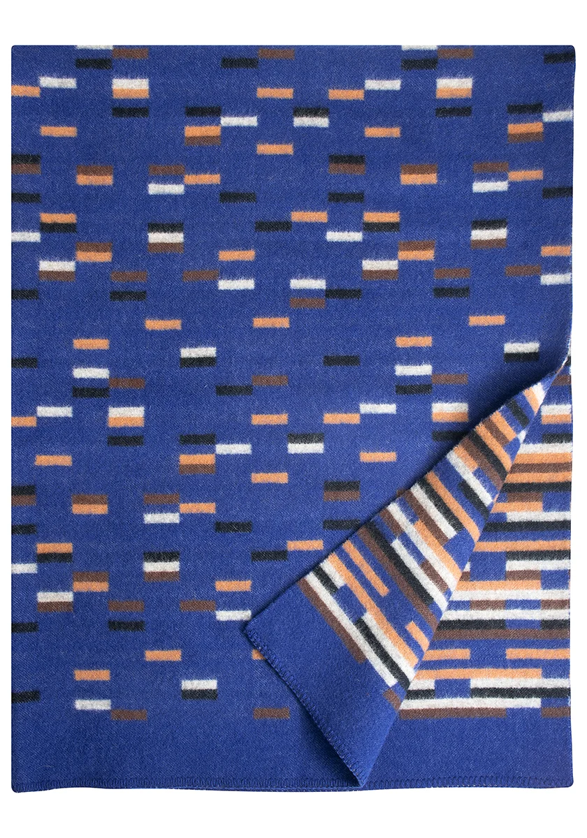 Lapuan Kankurit YLLÄTYS Wolldecke , blue-cinnamon-brown, ca. 130 x 180 cm  