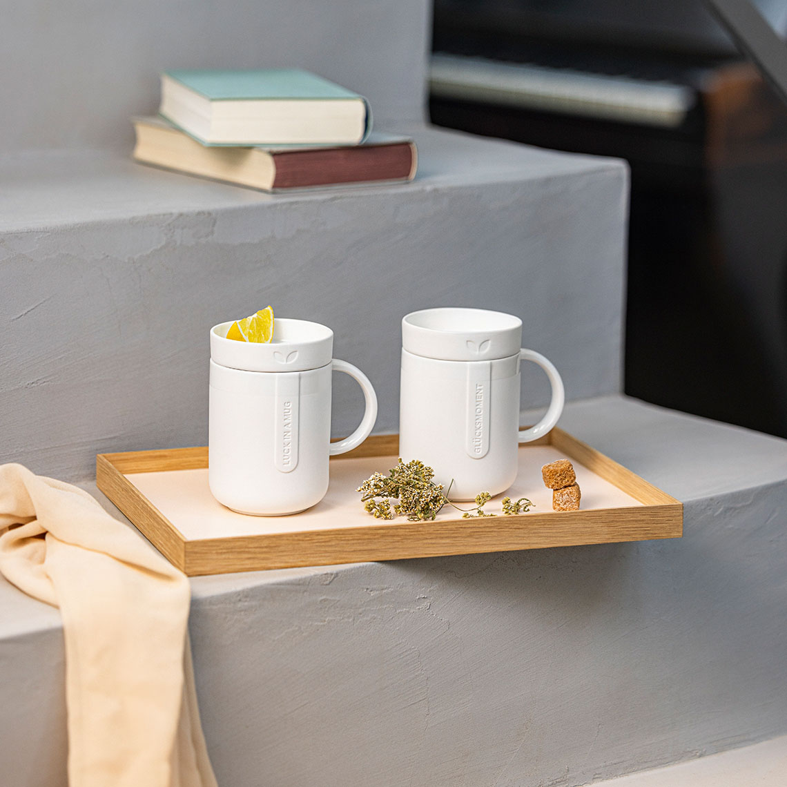 Cozy Time. Tasse mit Deckel "Glücksmoment" von Räder  Teetasse mit Deckel