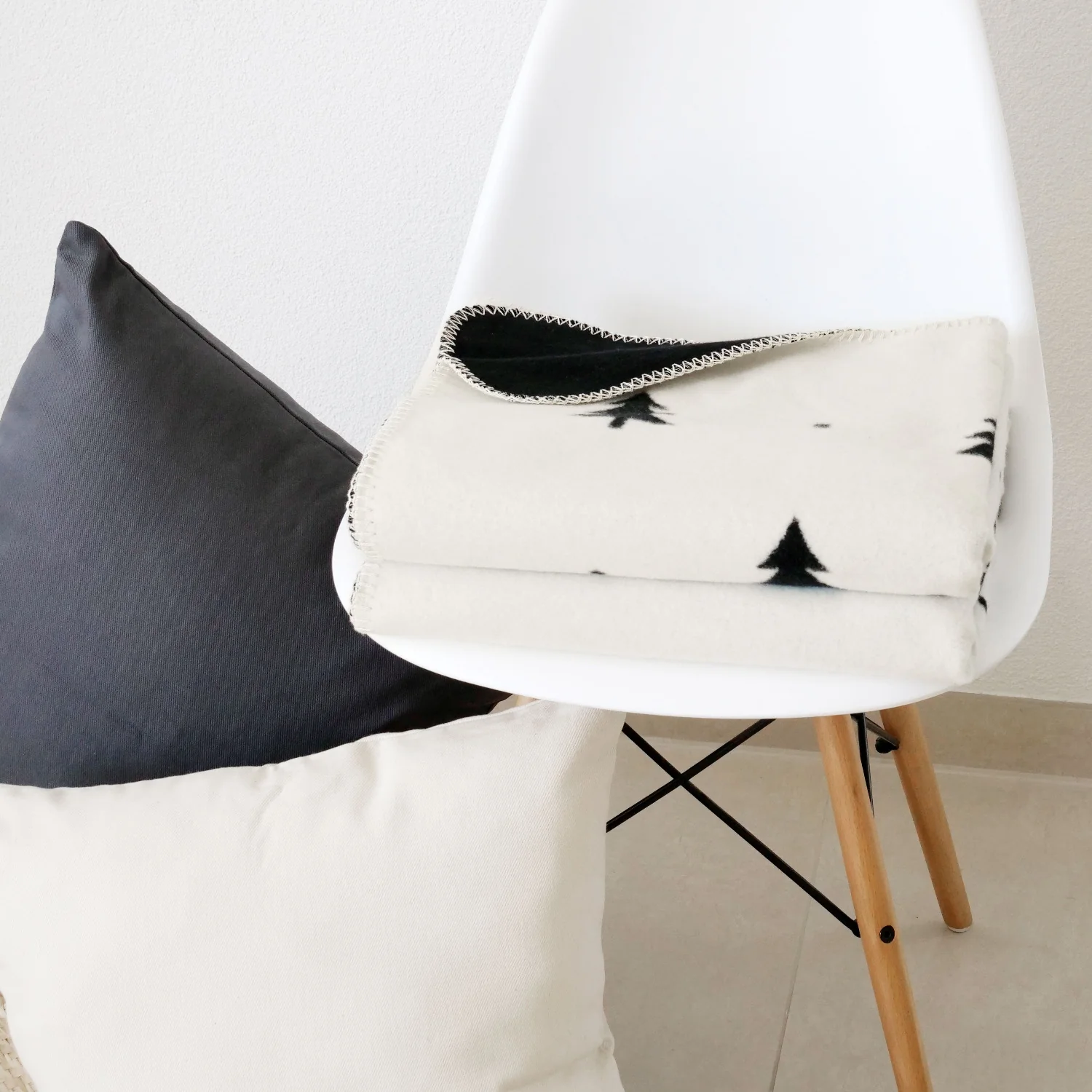 RIEMA Winter-Kuscheldecke SMILLA aus 100% Bio-Baumwolle (kbA) schwarz natur, ca. 150x200cm 