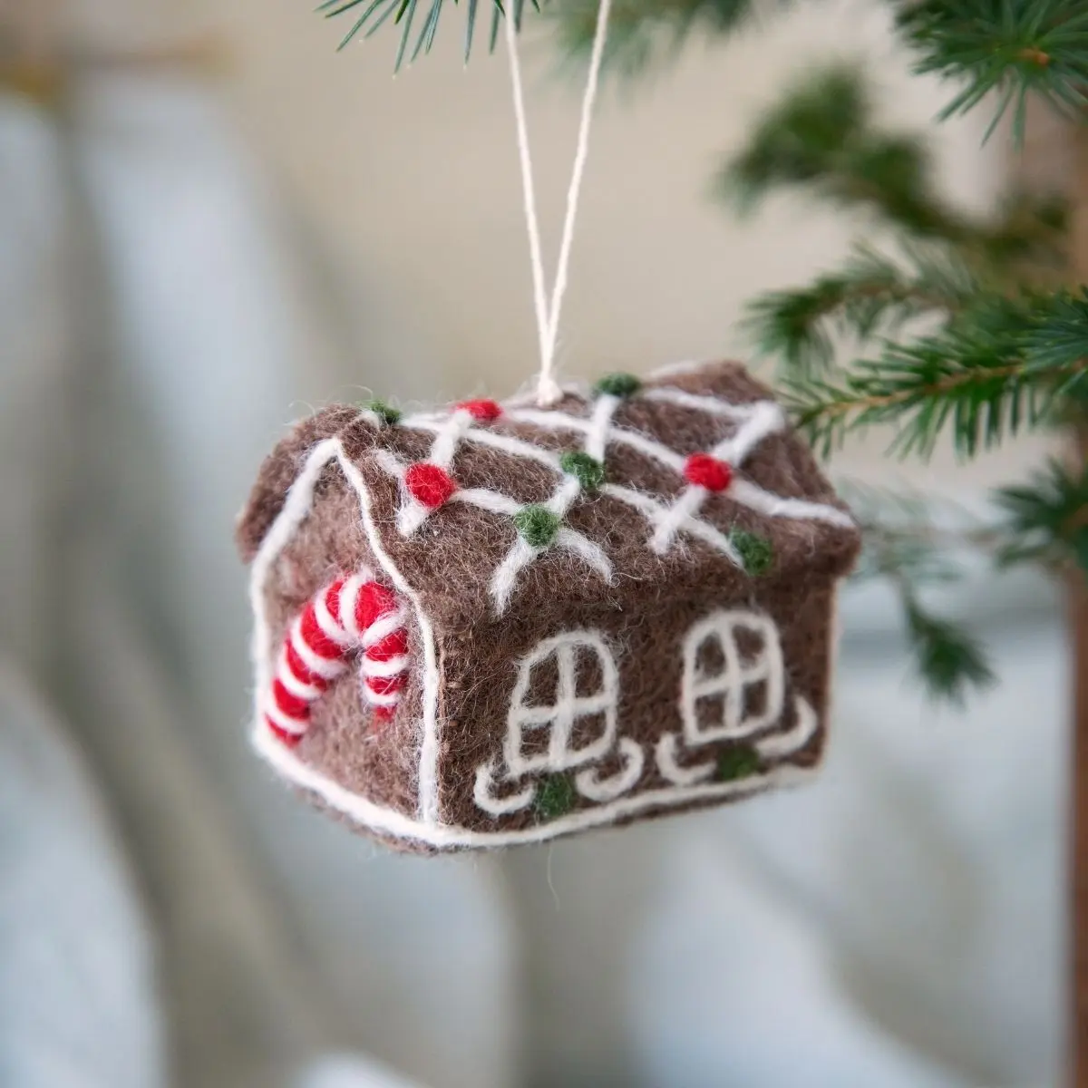 Gry & Sif Weihnachtsanhänger Gingerbread House aus Filz, Lebkuchenhaus, ca. 5,5 x 6,5 cm