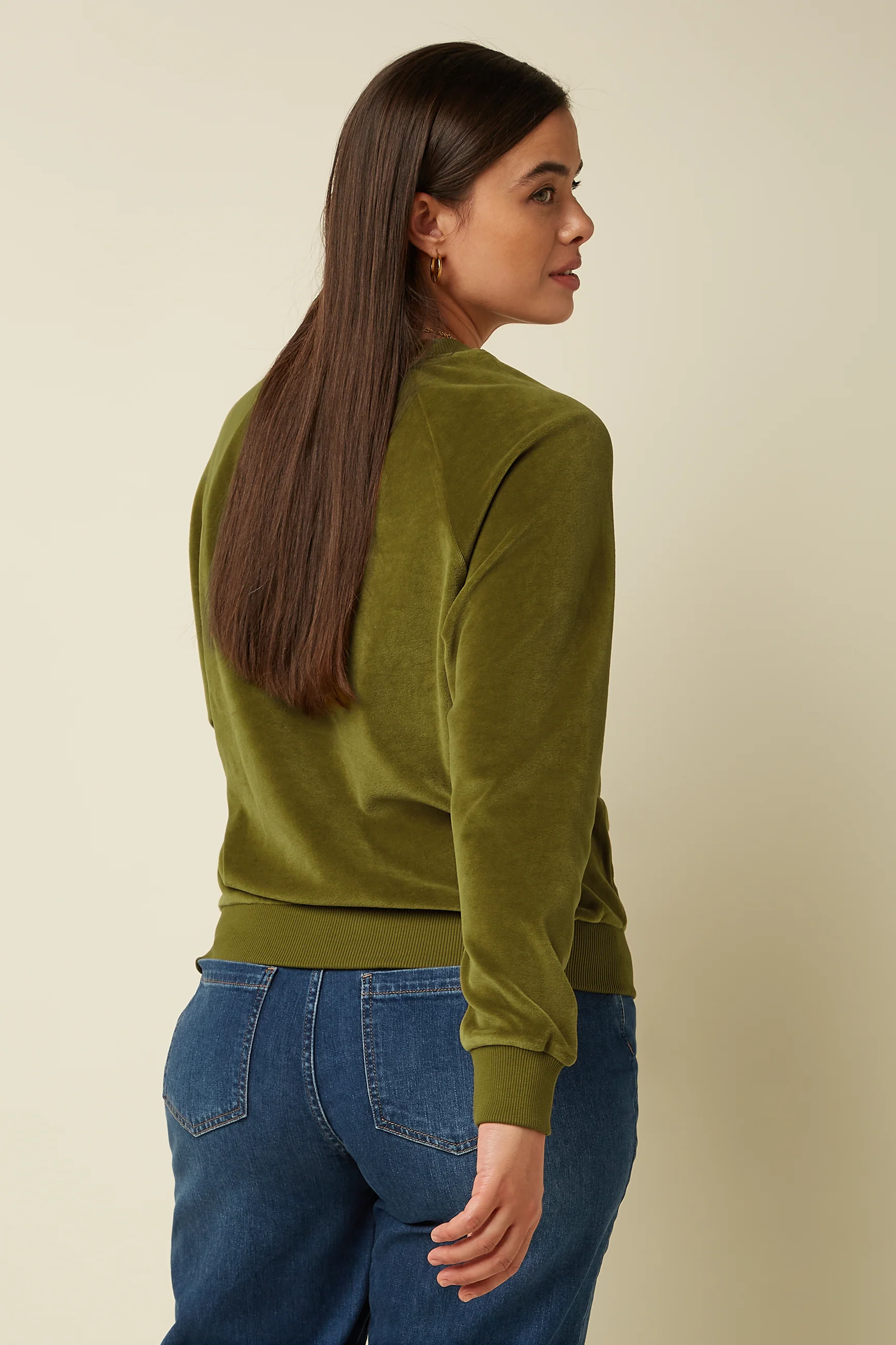 King Louie Sweatshirt Febe Sweater Baton Velvet,  Farbe Mustard Green - Baton Velvet