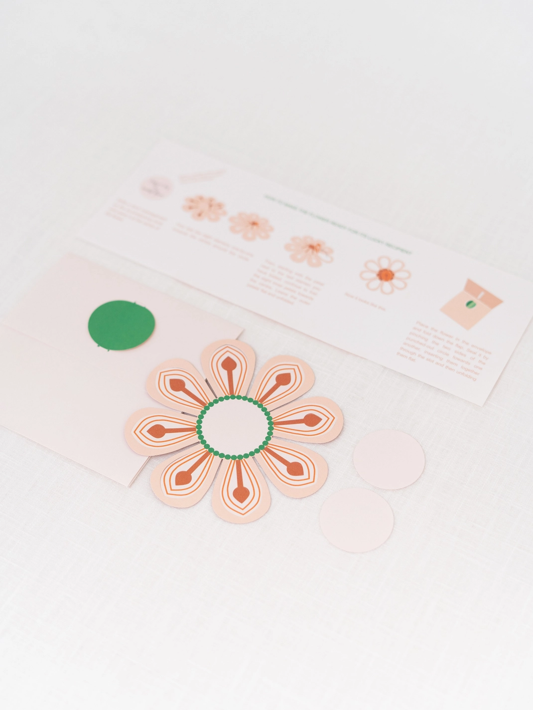 Jurianne Matter MAGISCHE BLUME apricot — FESTLICH, Bastelset  , Magic Flower